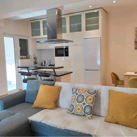 Stylish -Modern Apartment Heart Of Marousi เอเธนส์ ภายนอก รูปภาพ