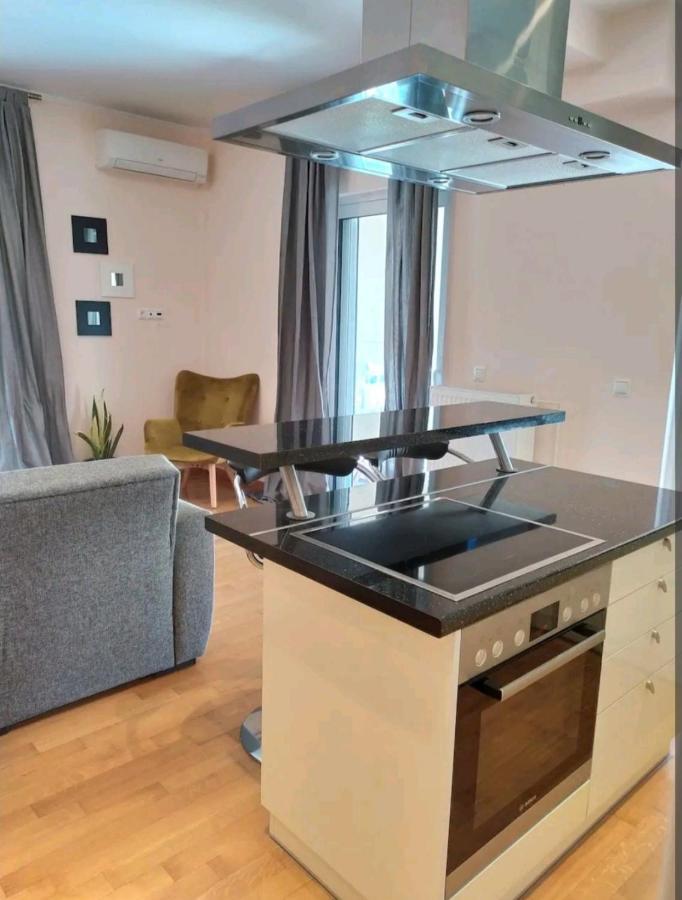 Stylish -Modern Apartment Heart Of Marousi เอเธนส์ ภายนอก รูปภาพ