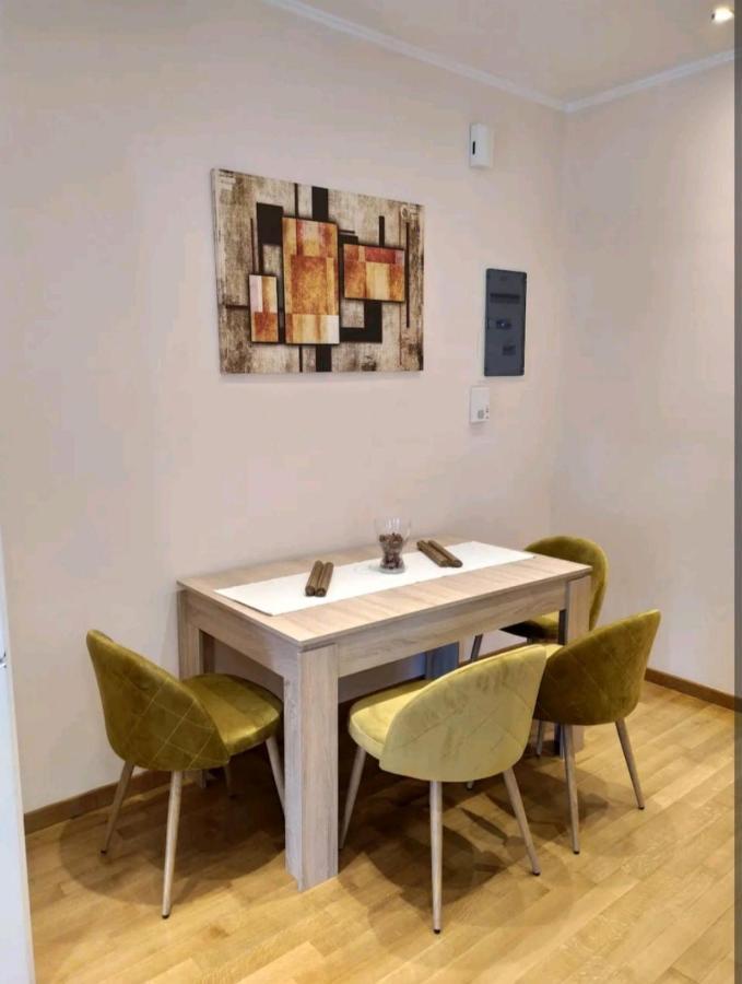 Stylish -Modern Apartment Heart Of Marousi เอเธนส์ ภายนอก รูปภาพ